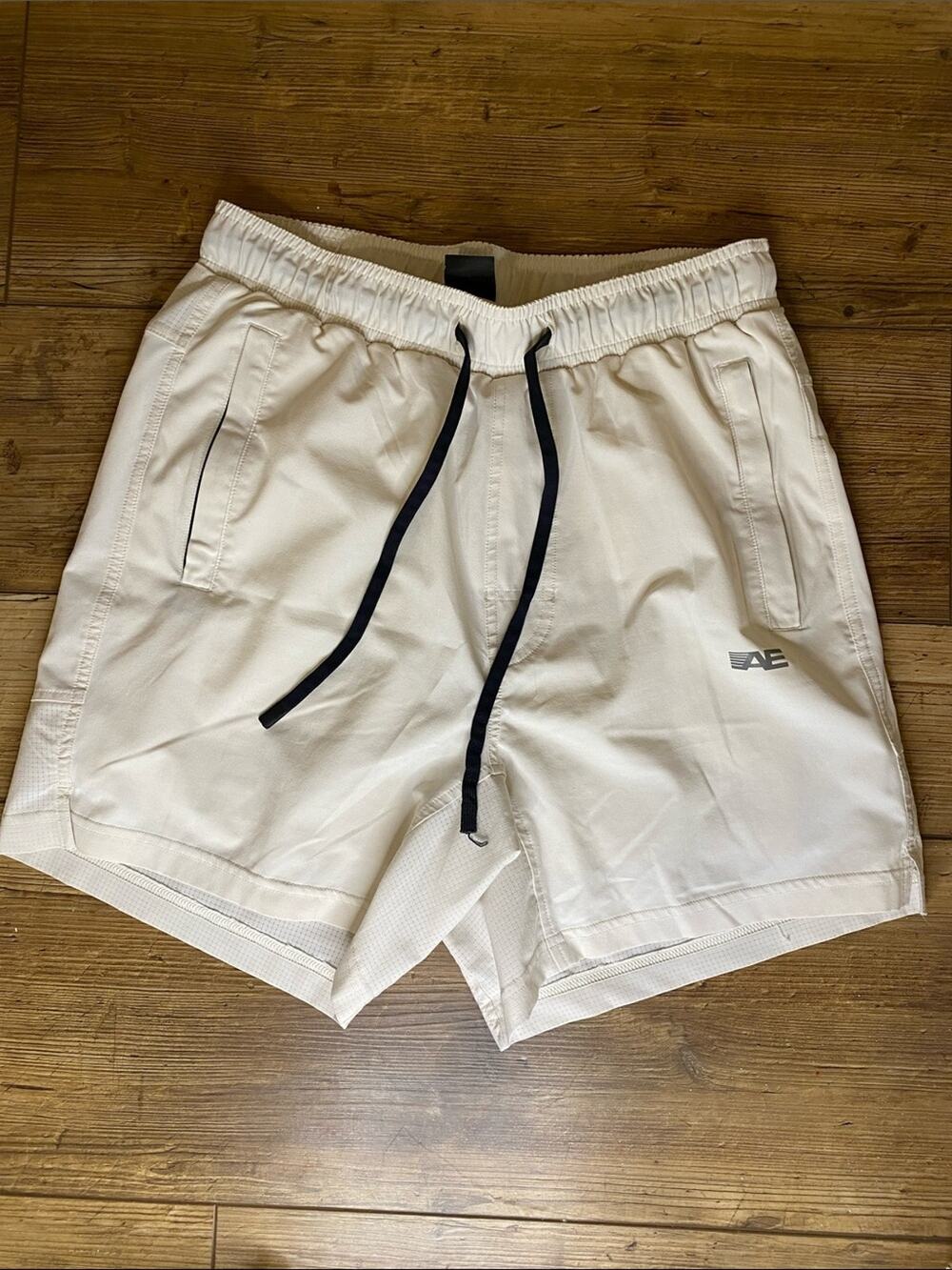 AE American Eagle Men's Cream Performance Drawstring Shorts size small mens 5”